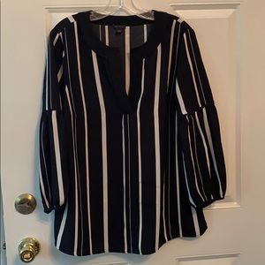 Like new Ann Taylor top with sleeve detail